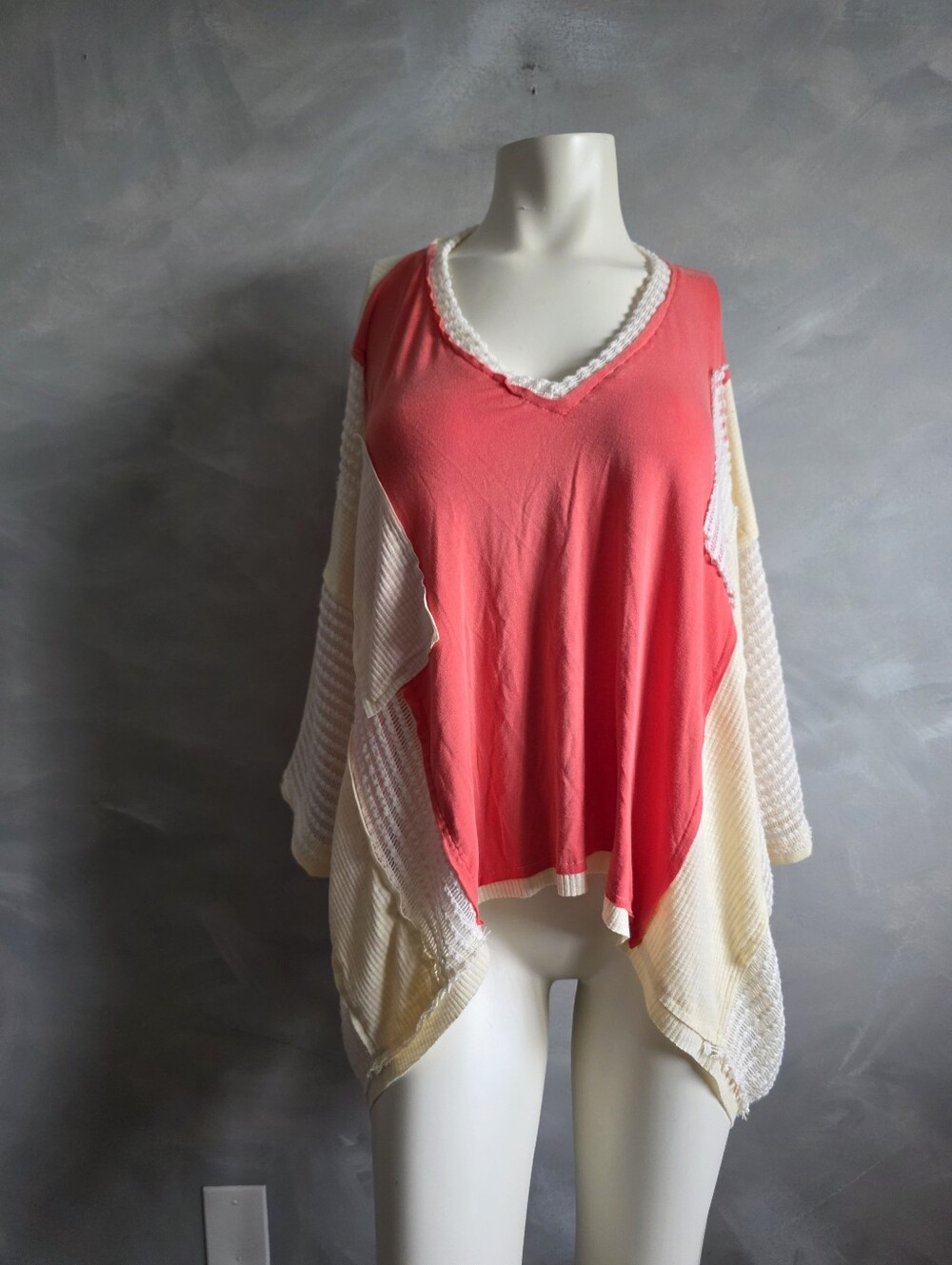 POL Oversized High Low Contrast Net Sleeve V Neck Top FKT887 Sz M